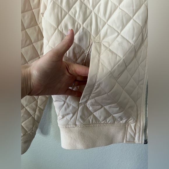 Levi's Diamond Quilted Bomber Jacket in Cream Womens Size L NWT - Picture 8 of 16